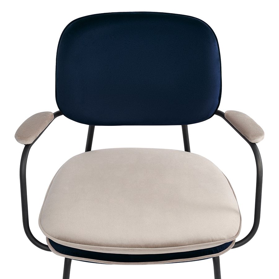 Стул с подлокотниками и контрастным кантом Пеа, велюр, темно-синий/бежевый | Replace