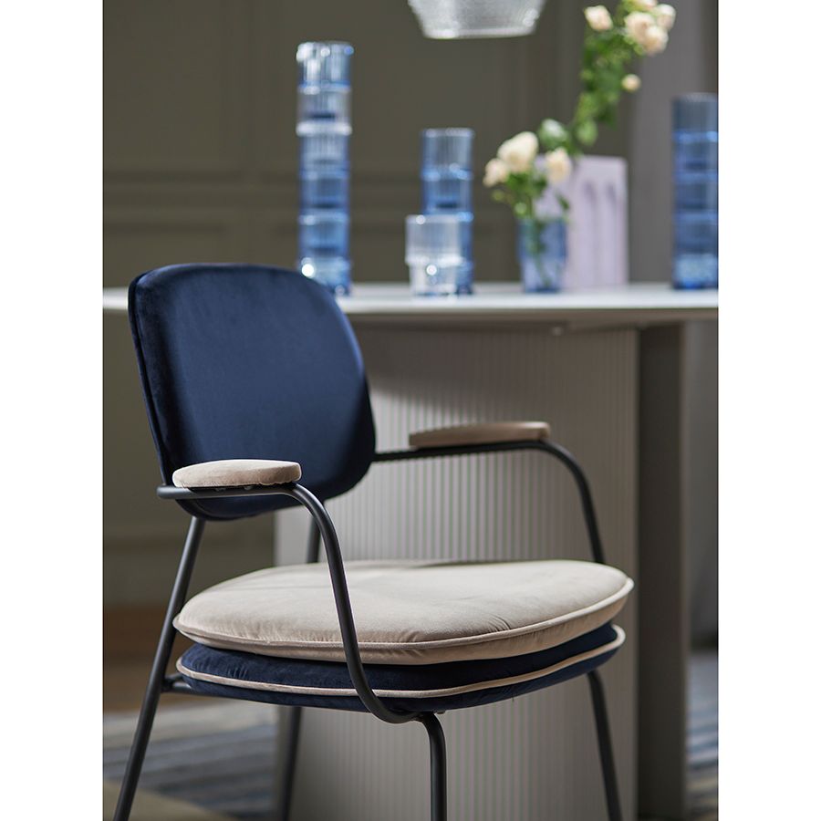 Стул с подлокотниками Пеа, велюр, темно-синий/бежевый | Replace